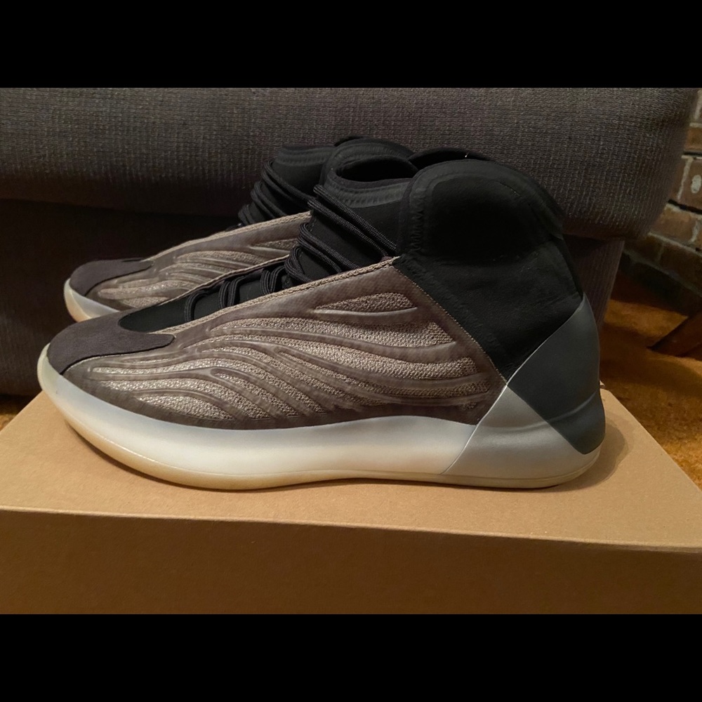 Yeezy Adidas YZY Lifestyle in Qntm